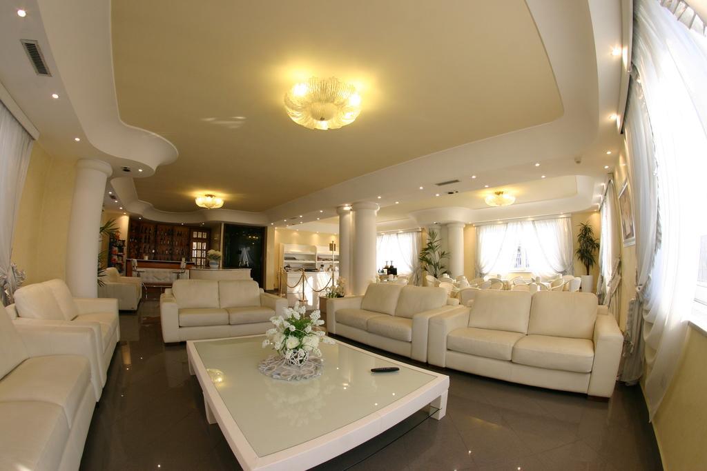 Hotel Luxor Casoria Bagian luar foto