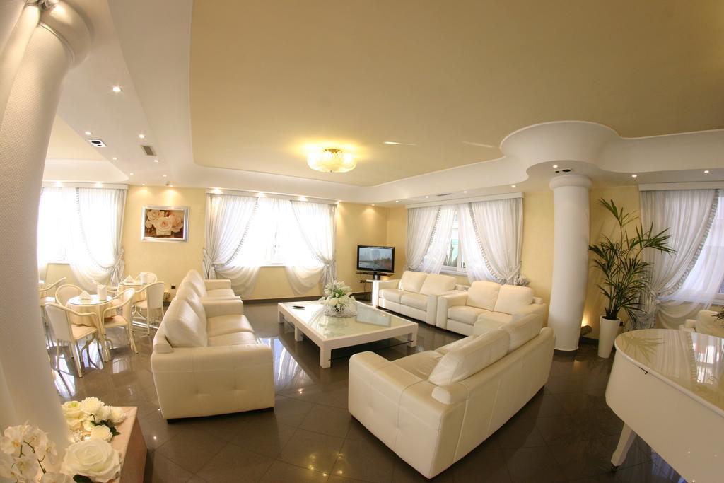 Hotel Luxor Casoria Bagian luar foto