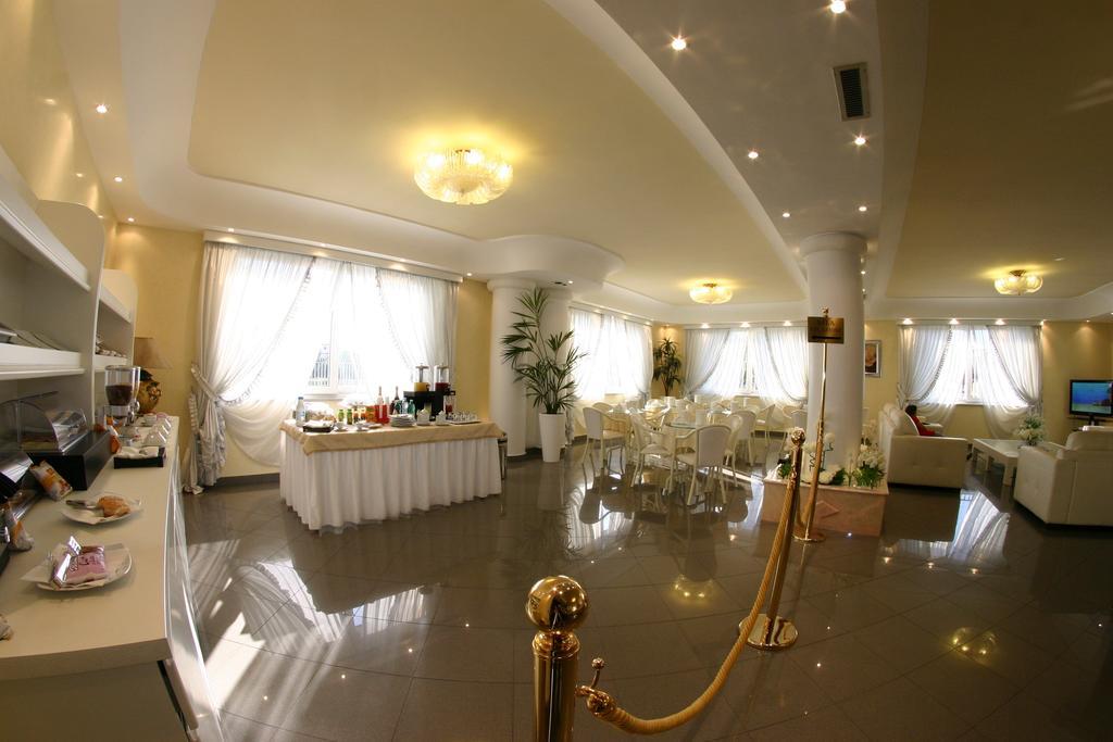 Hotel Luxor Casoria Bagian luar foto
