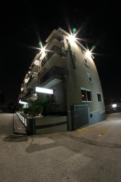 Hotel Luxor Casoria Bagian luar foto