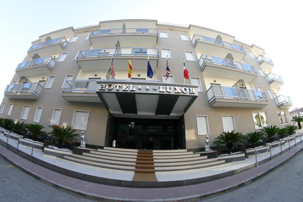 Hotel Luxor Casoria Bagian luar foto