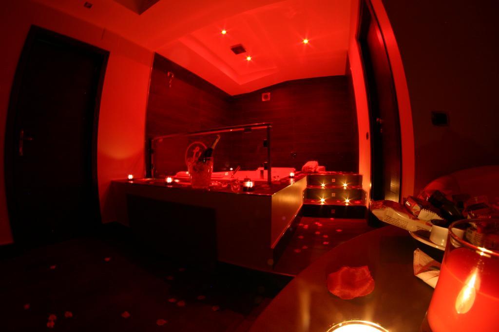 Hotel Luxor Casoria Bagian luar foto