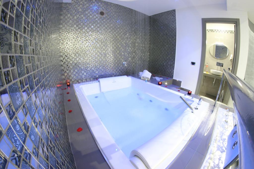 Hotel Luxor Casoria Bagian luar foto