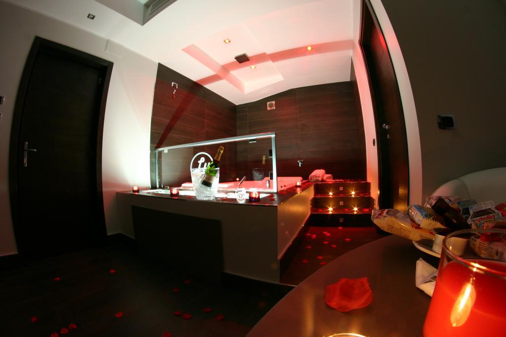Hotel Luxor Casoria Bagian luar foto